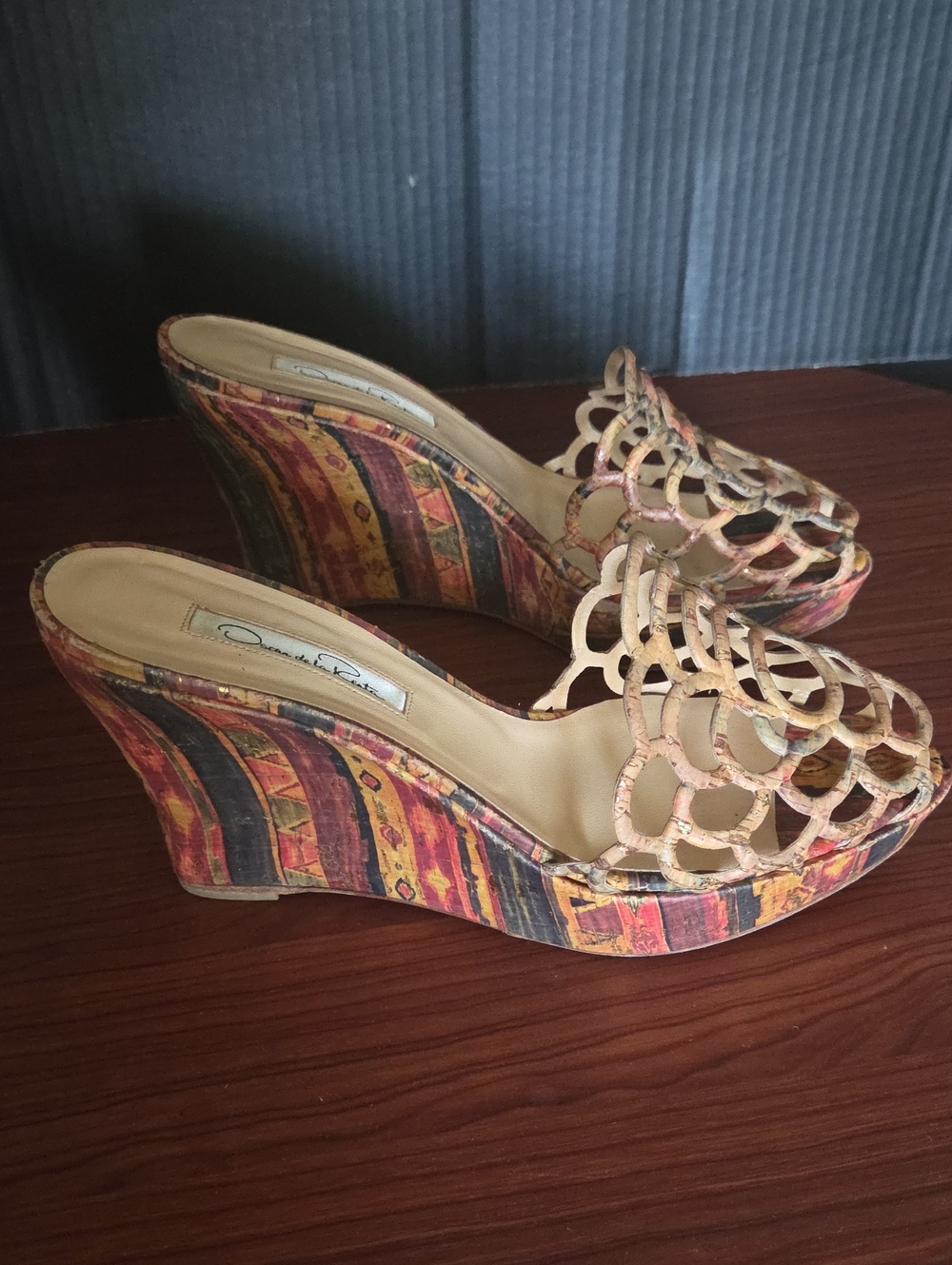 Oscar de la Renta Multicolor Coral Cutout Leather Slide Mules